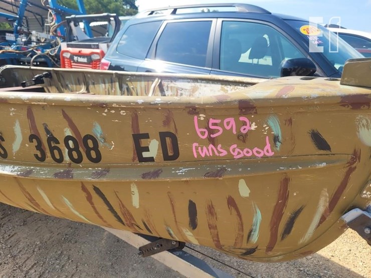 camo-v-hull-aluminum-boat-image-2