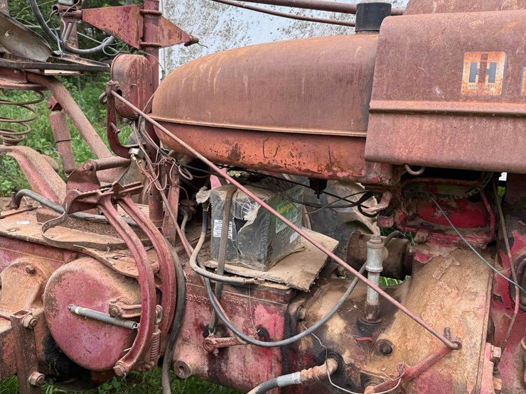 farmall-m-tractor-image-9