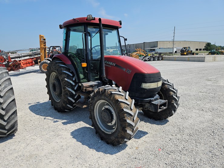 2009-case-ih-farmall-95-image-22