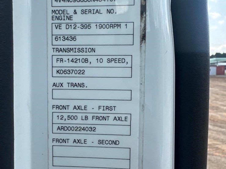 2008-volvo-vnl64t300-image-9