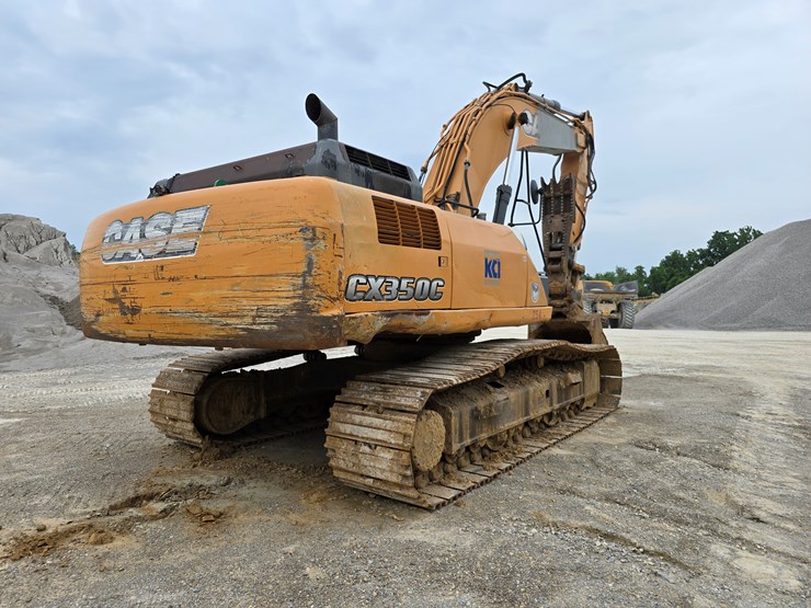 2012-case-350c-image-33