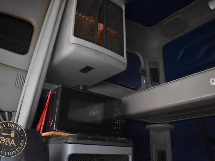 2003-freightliner-columbia-120-image-55
