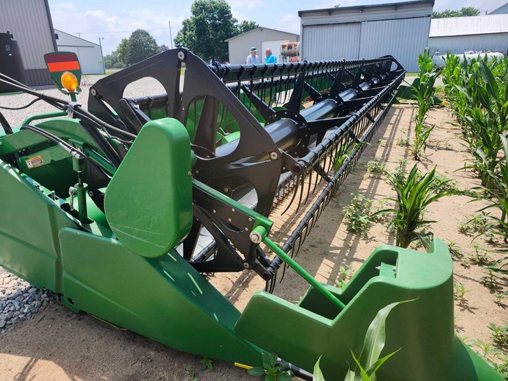 2014-john-deere-635f-grain-head-image-16