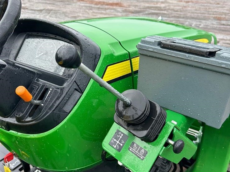 2022-john-deere-3032e-image-21
