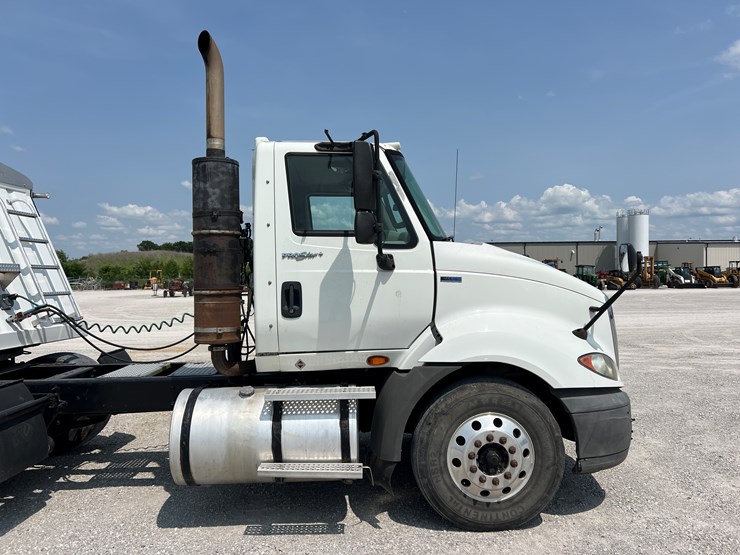 2011-international-prostar-image-3