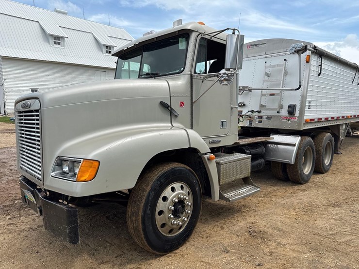 2000-freightliner-fld112-image-2