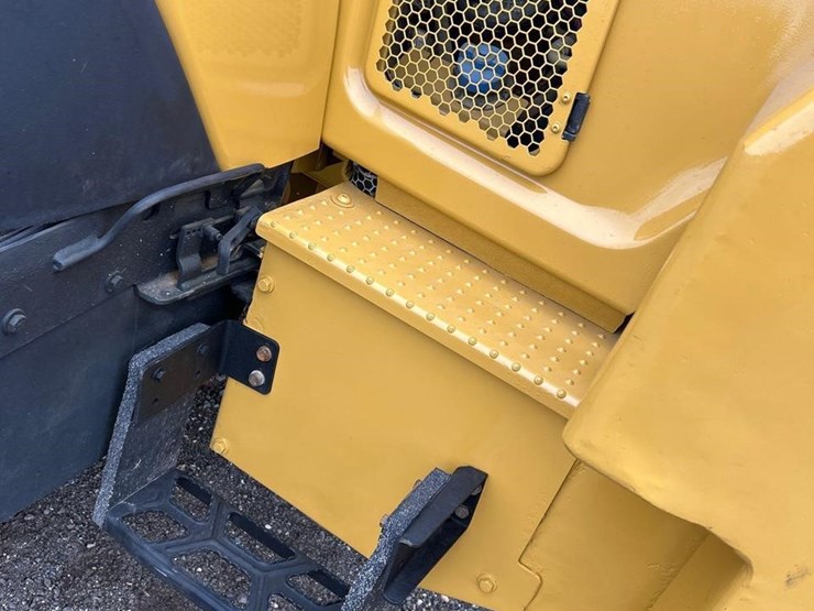 2020-caterpillar-962m-image-12