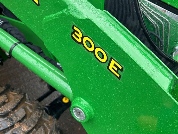 2022-john-deere-3032e-image-13
