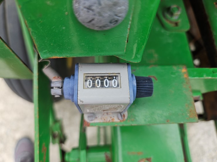 2010-john-deere-348-image-9