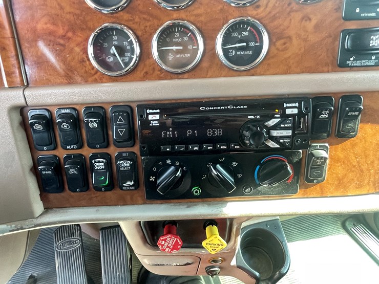 2007-peterbilt-379-image-67