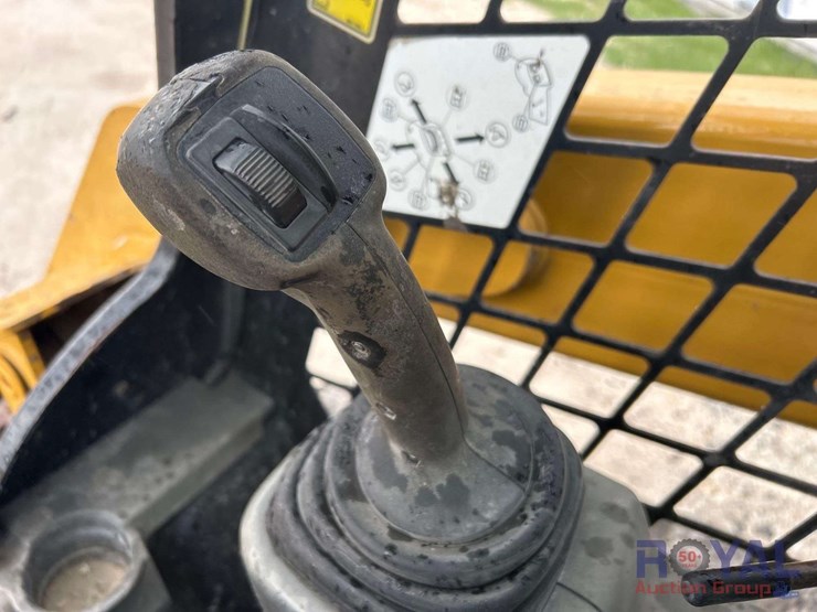 2017-caterpillar-259d-image-14