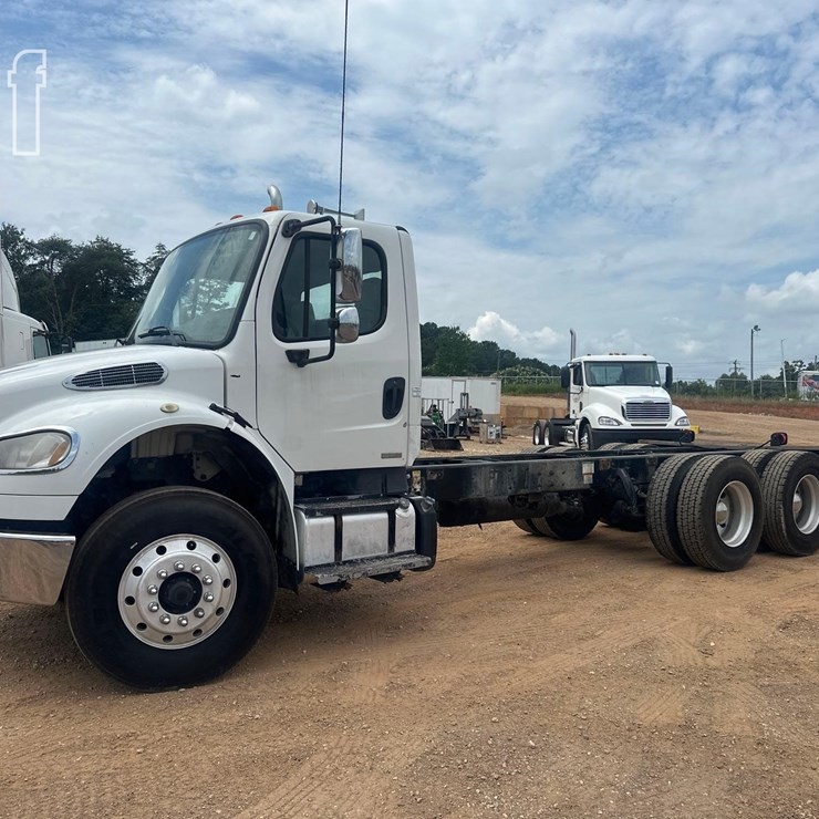 2011 FREIGHTLINER BUSINESS CLASS M2 106