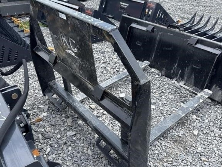 kc-skid-steer-pallet-forks-42-inch-image-2