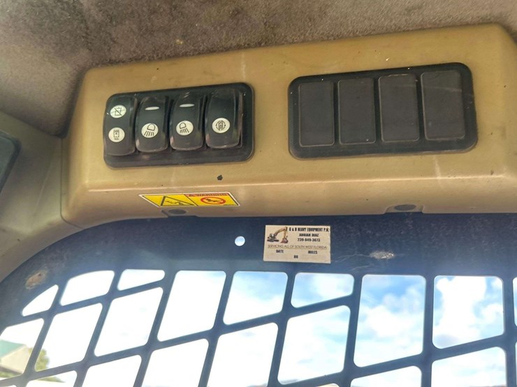 2014-caterpillar-257d-image-25
