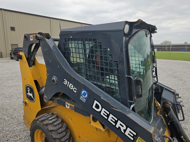 2022-deere-318g-image-12