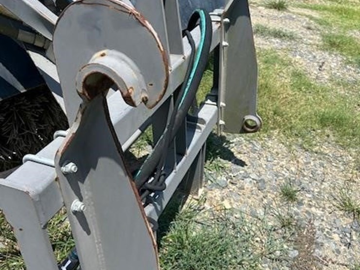 holms-12'-broom-image-11