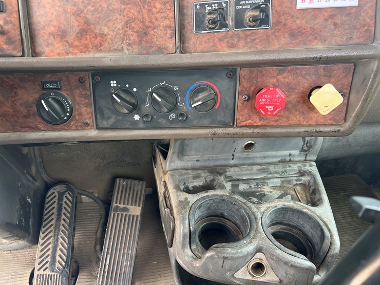 kenworth-t800-image-17