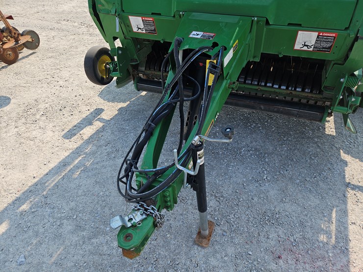 2019-john-deere-560m-image-2