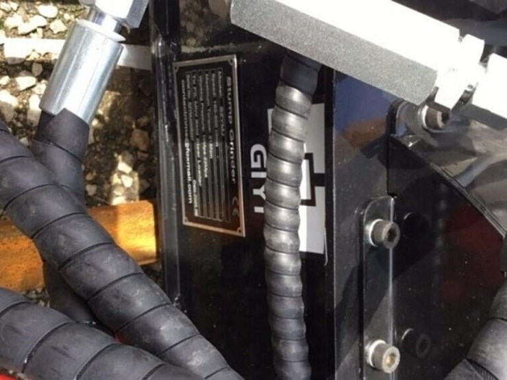 new-giyi-mini-skid-steer-stump-grinder-image-2