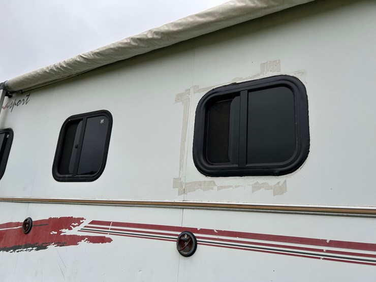 #1030-•-1999-bison-aluma-sport-horse-trailer-(arcadia,-wi)-(wi-title-in-delay)-image-10