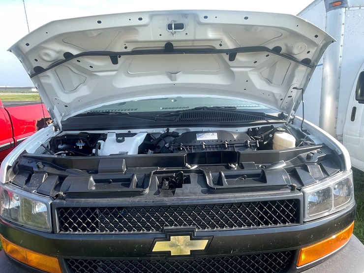 #1033-•-2023-chevy-express-van-(has-wi-salvage-title)-image-73