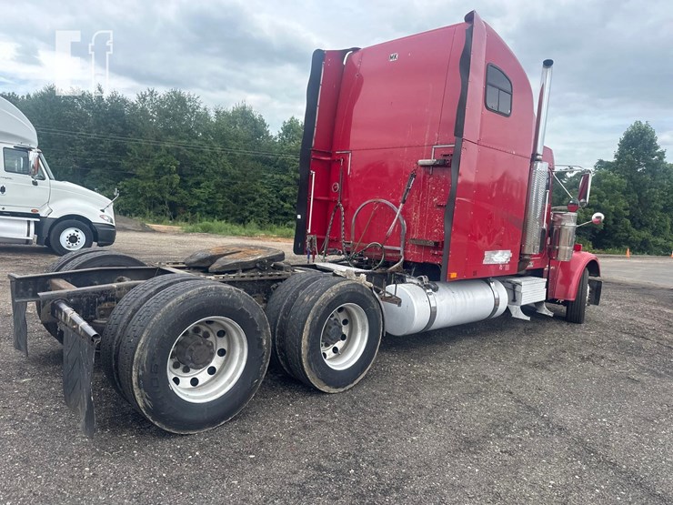 2000-freightliner-fld132-classic-xl-image-6