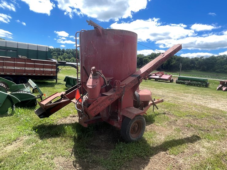 #1078-•-brady-650-feed-grinder-mixer-image-5