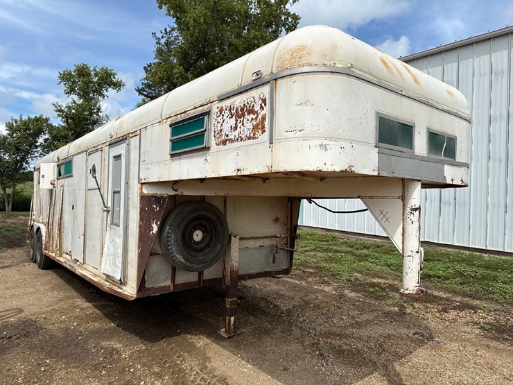 7ft-x-22ft-show-me-livestock-trailer-image-2