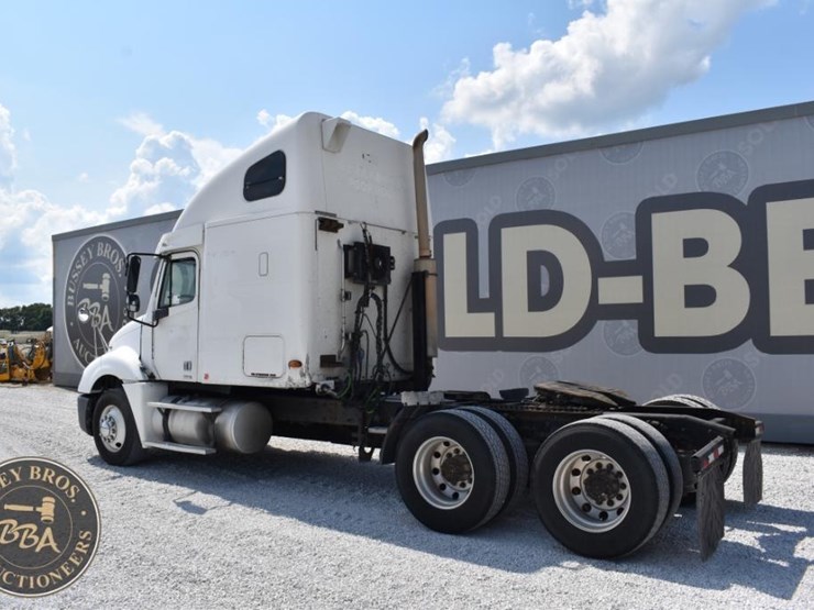 2003-freightliner-columbia-120-image-11