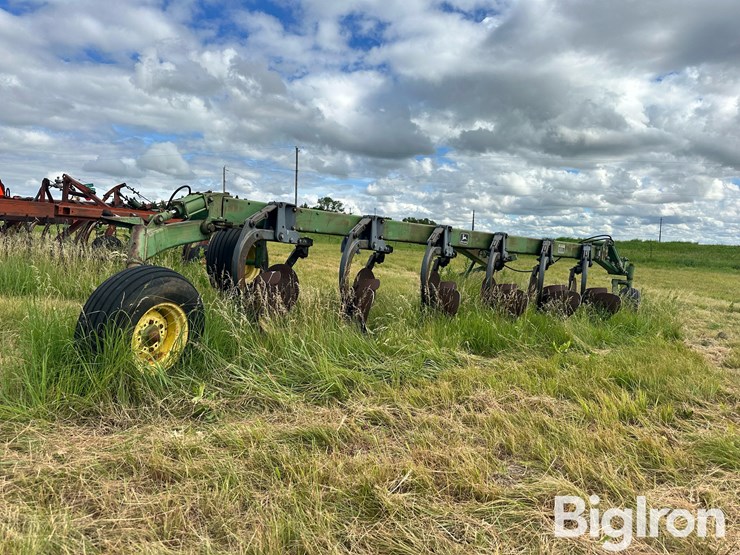 john-deere-2700-image-5