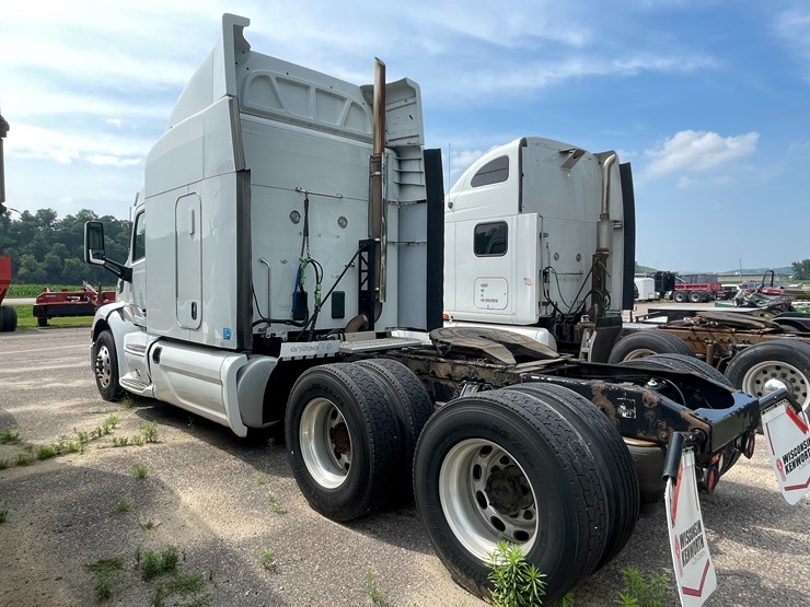 2015-peterbilt-579-image-7