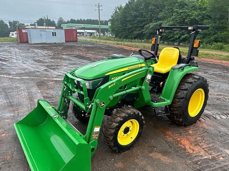 2022-john-deere-3032e-image-1