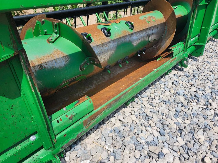2014-john-deere-635f-grain-head-image-27