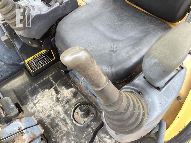 2004-deere-35c-image-19