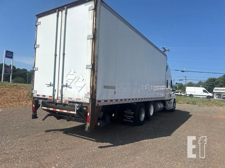 2015-freightliner-cascadia-113-image-4