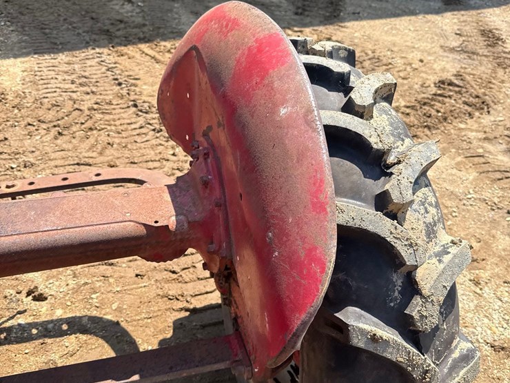 farmall-b-tractor-image-11