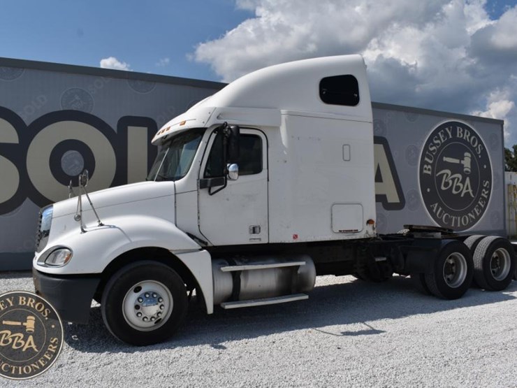 2003-freightliner-columbia-120-image-2