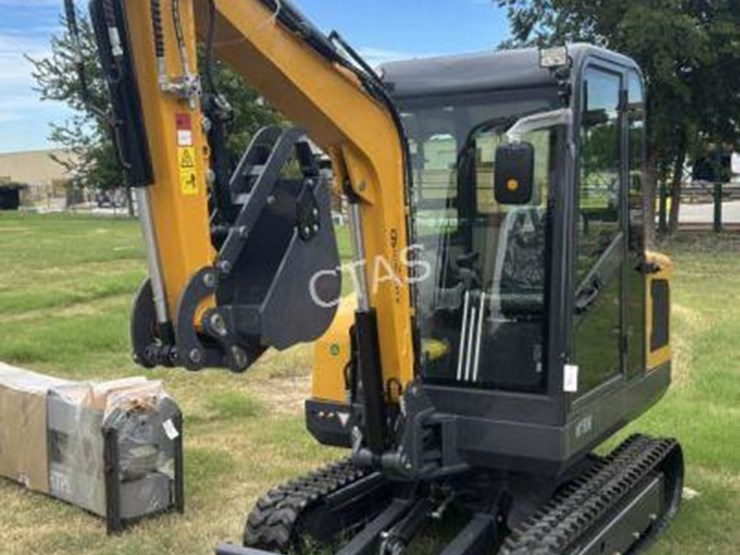 #113-•-cfg-industrial-excavator-w/-enclosed-cab-image-1