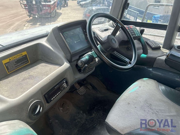 2016-deere-410e-image-21