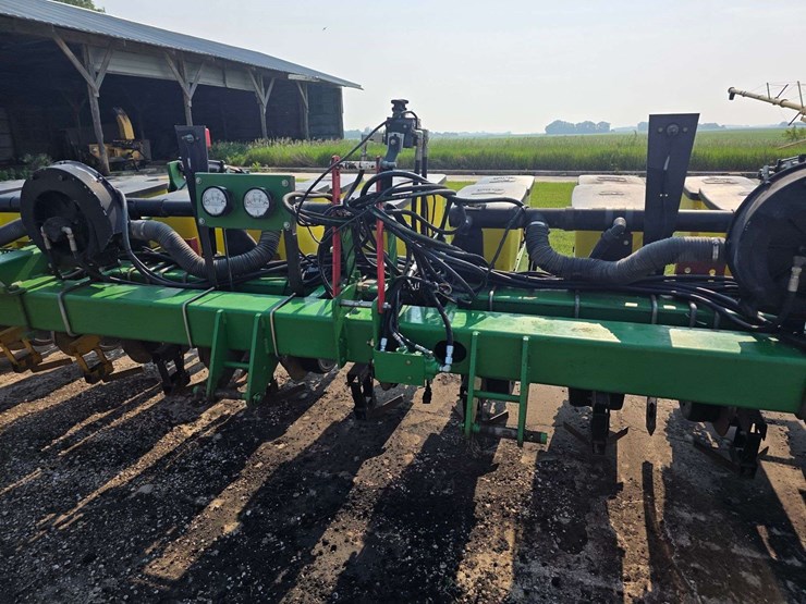 john-deere-1710-image-26