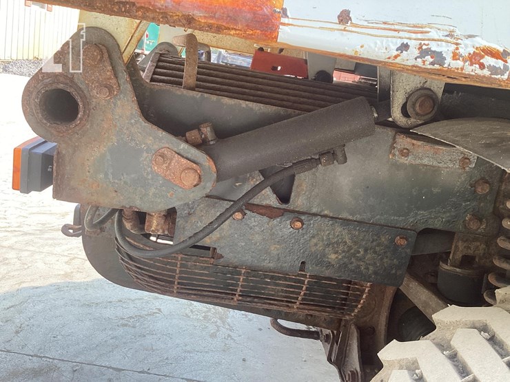 2017-bobcat-toolcat-5600-image-12