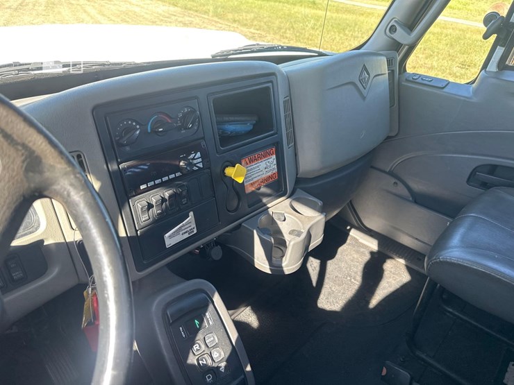 2019-international-workstar-7400-image-39