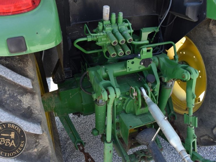 2017-john-deere-6120e-image-27