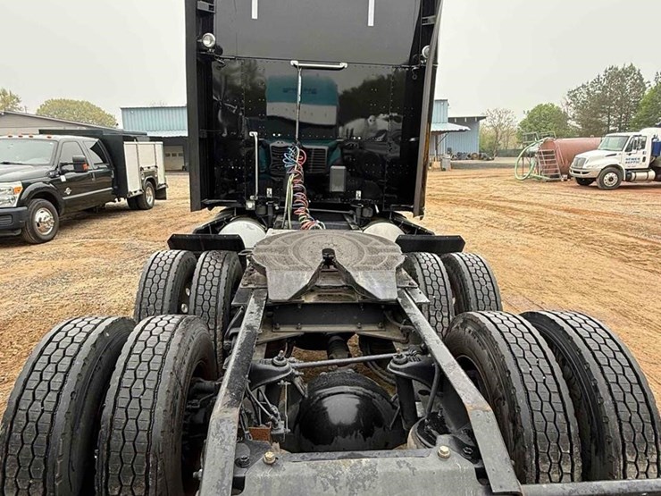 2022-kenworth-t680-image-4
