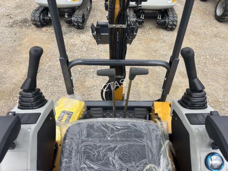 #107-•-cfg-industrial-mini-excavator-w/-hydraulic-thumb-image-5