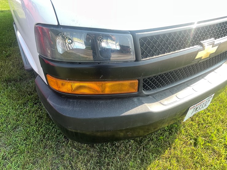 #1033-•-2023-chevy-express-van-(has-wi-salvage-title)-image-12