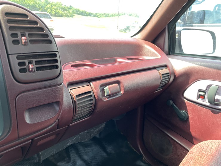 #1046-•-1996-chevrolet-truck-(has-wi-rebuilt-title)-image-26