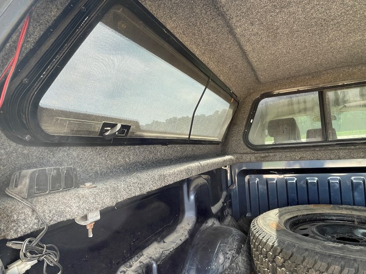 #1037-•-2005-ford-lariat-crew-cab-4x4-(has-wi-title)-image-33