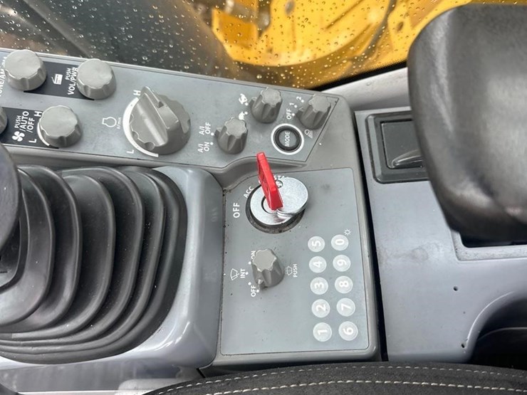 2021-deere-245g-lc-image-30