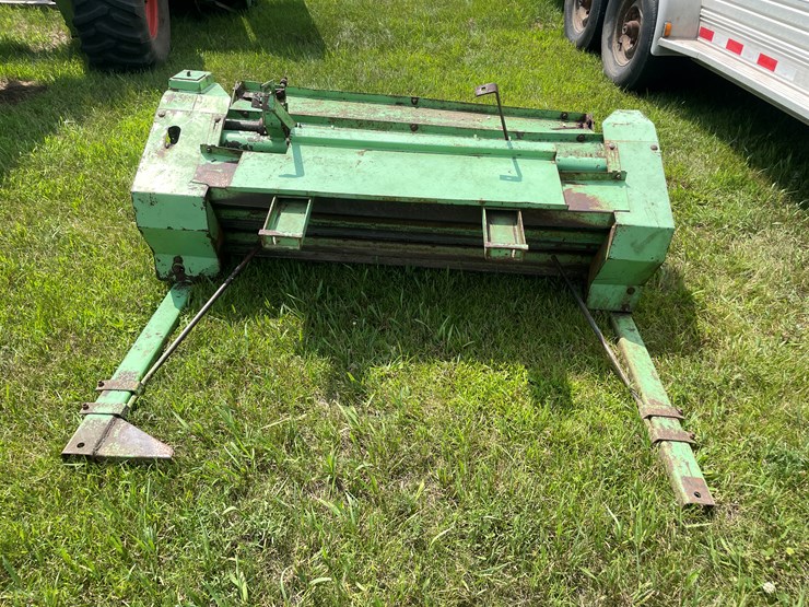 #1061-•-owatonna-260-swather-with-conditioner-image-11